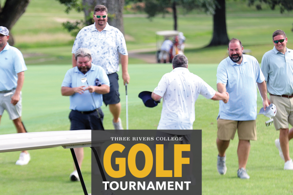 Men on the golf course, shaking hands